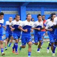 Pemain PERSIB Bandung saat menjalani latihan fisik.